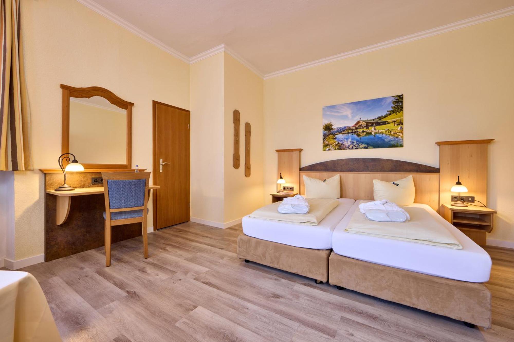 Hotel Vier Jahreszeiten Гармиш-Партенкирхен Экстерьер фото