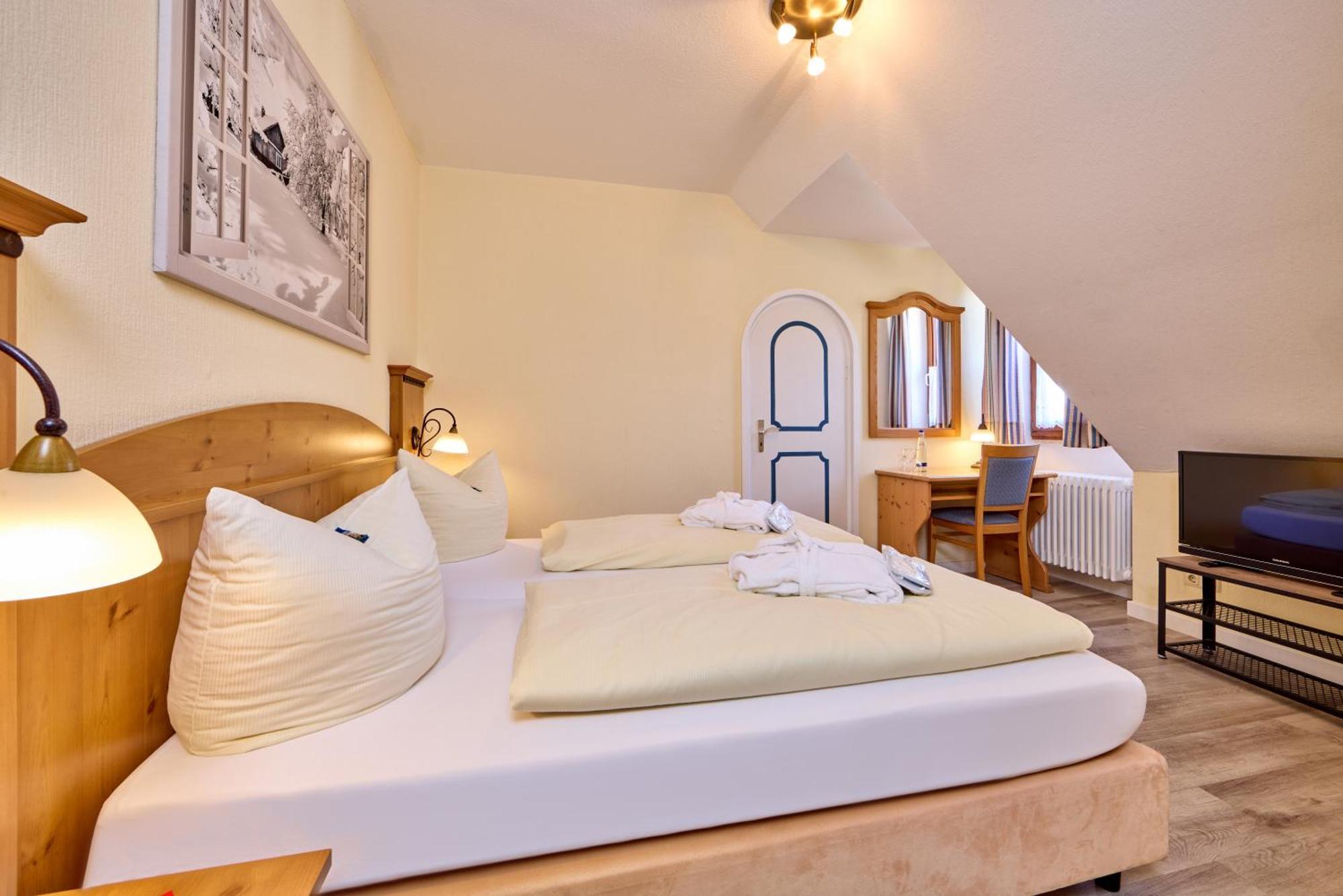 Hotel Vier Jahreszeiten Гармиш-Партенкирхен Экстерьер фото
