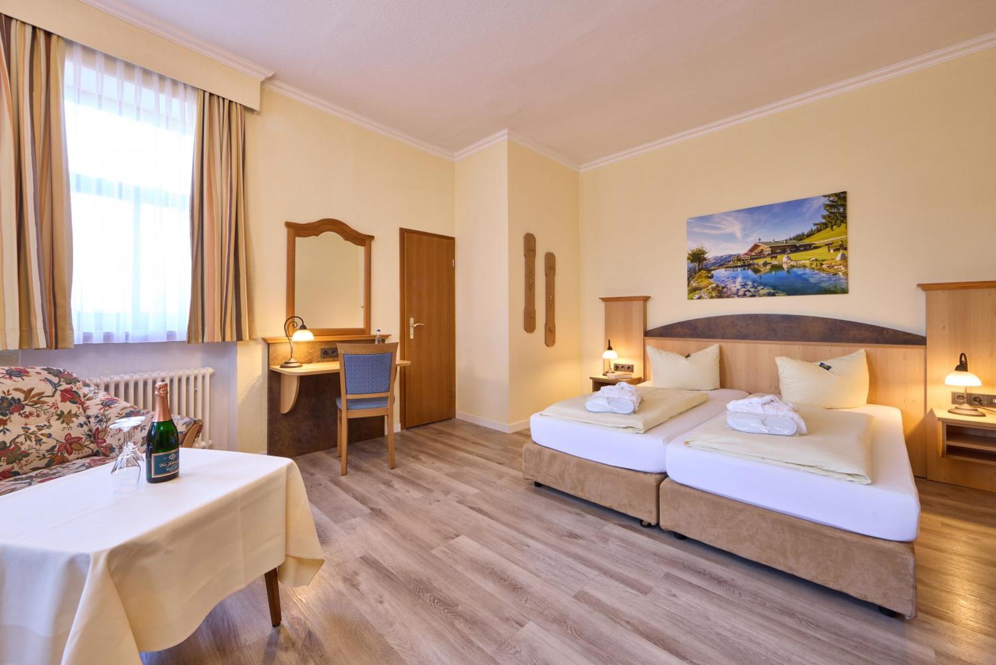 Hotel Vier Jahreszeiten Гармиш-Партенкирхен Экстерьер фото