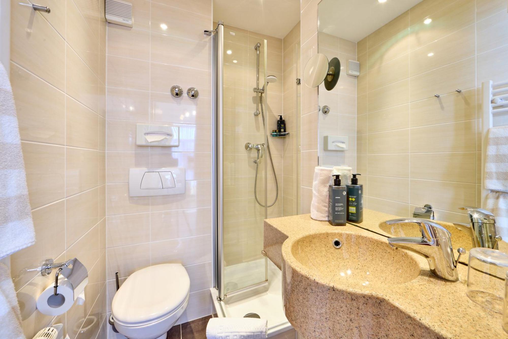 Hotel Vier Jahreszeiten Гармиш-Партенкирхен Экстерьер фото