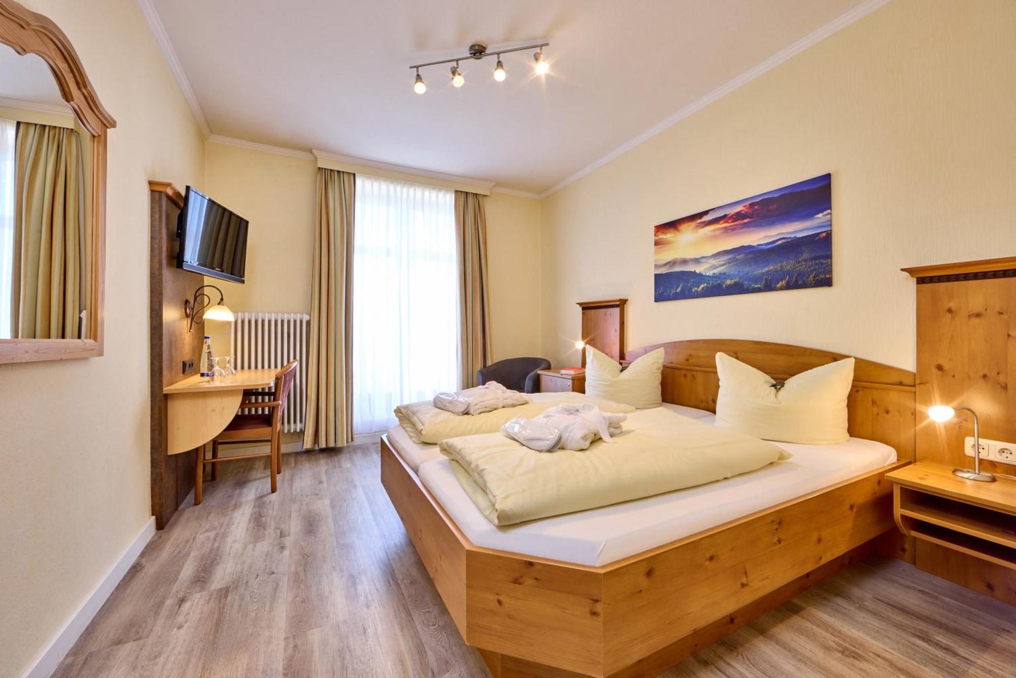 Hotel Vier Jahreszeiten Гармиш-Партенкирхен Экстерьер фото